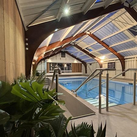Tasman Holiday Parks - כרייסטצ'רץ' מראה חיצוני תמונה The swimming pool at the new school