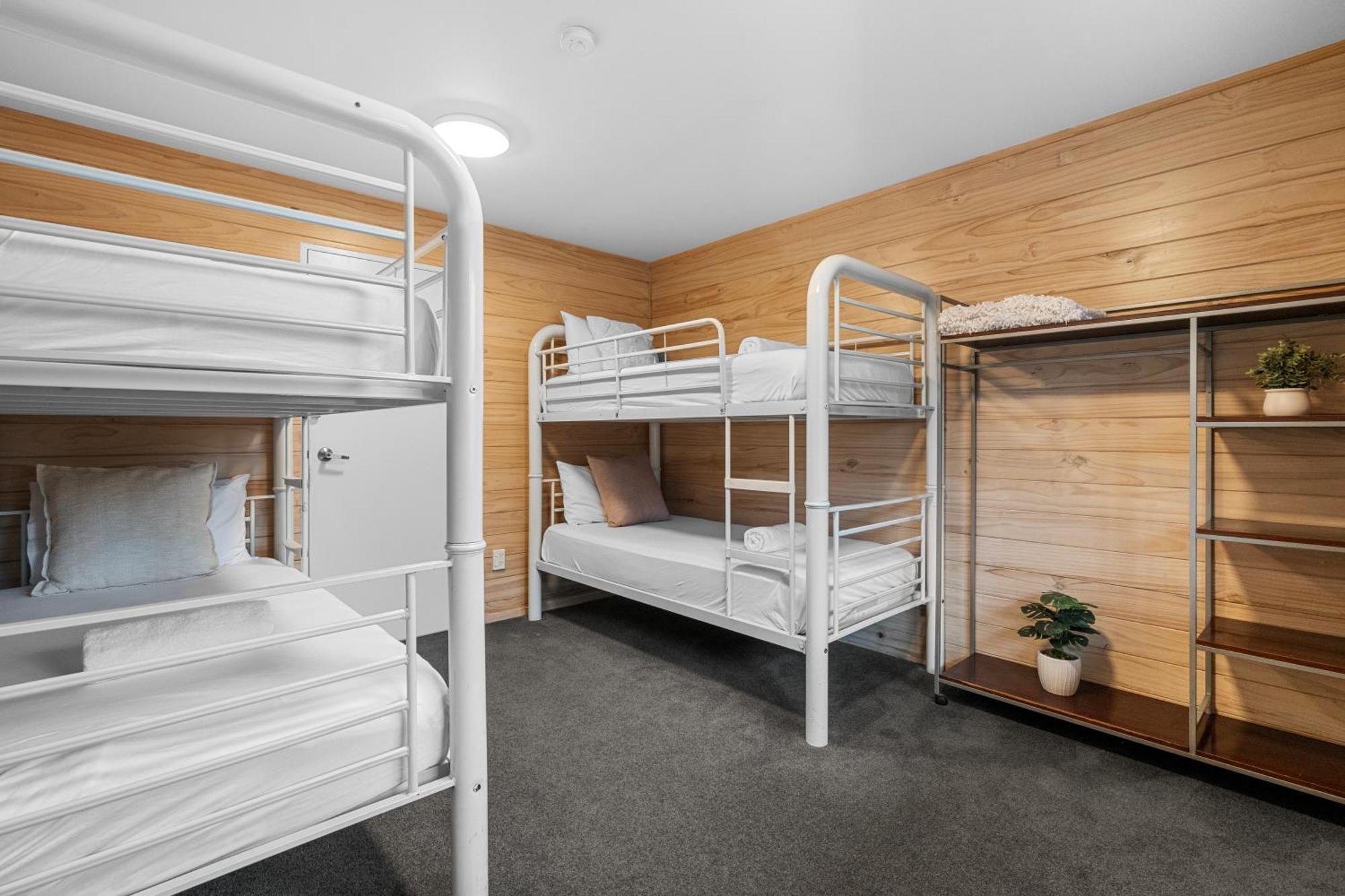 Tasman Holiday Parks - כרייסטצ'רץ' מראה חיצוני תמונה A typical dorm room at a hostel