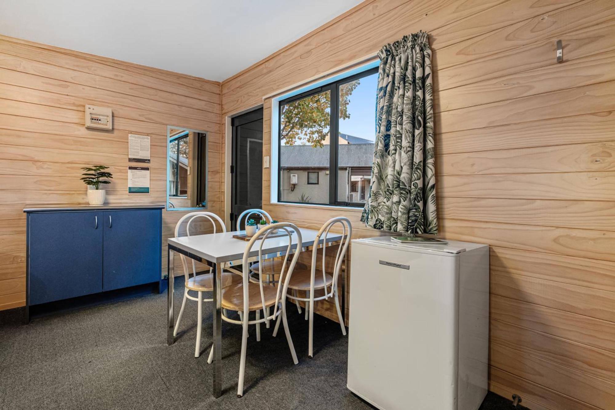 Tasman Holiday Parks - כרייסטצ'רץ' מראה חיצוני תמונה A kitchen in a motel