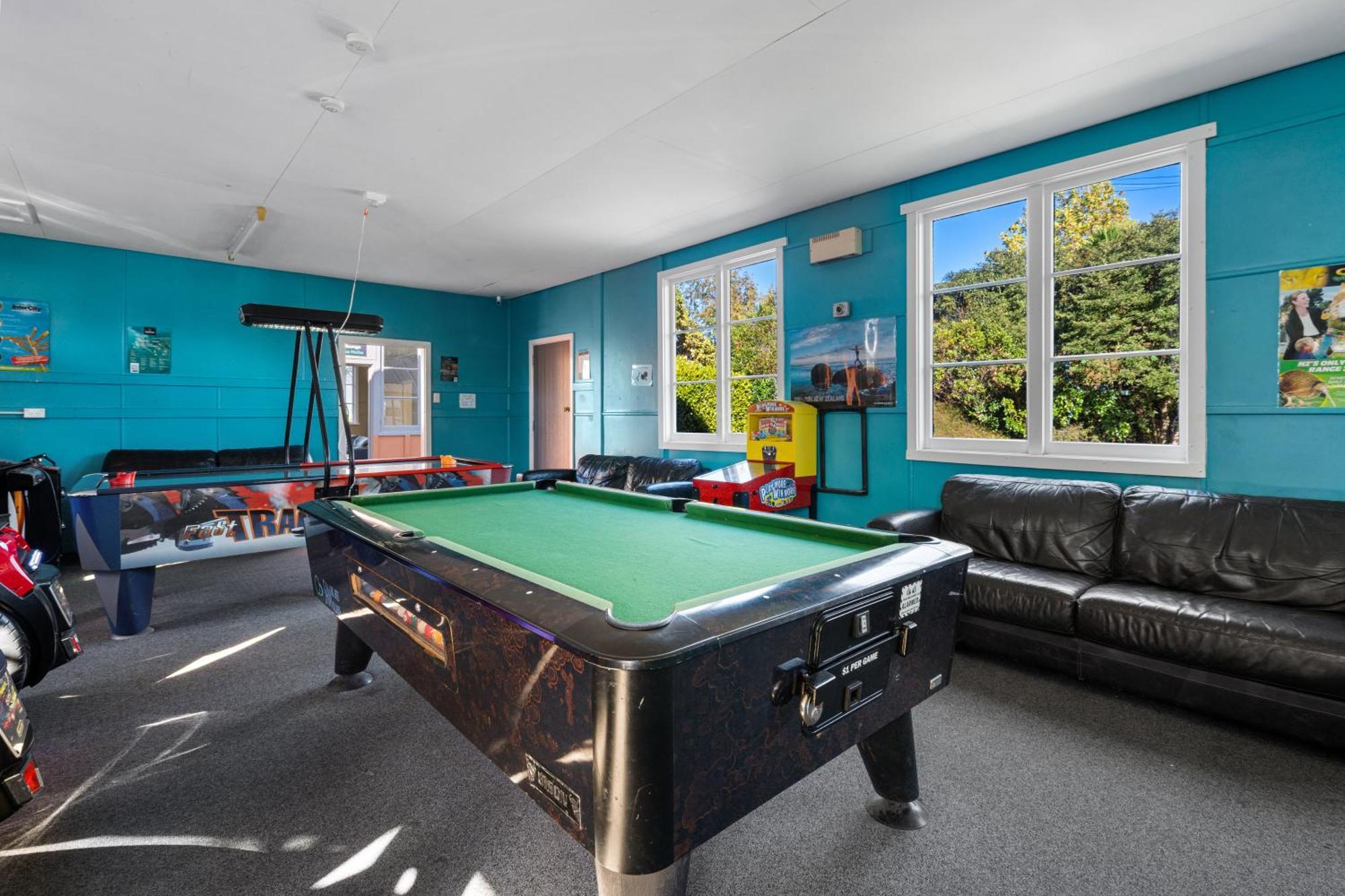 Tasman Holiday Parks - כרייסטצ'רץ' מראה חיצוני תמונה Games room