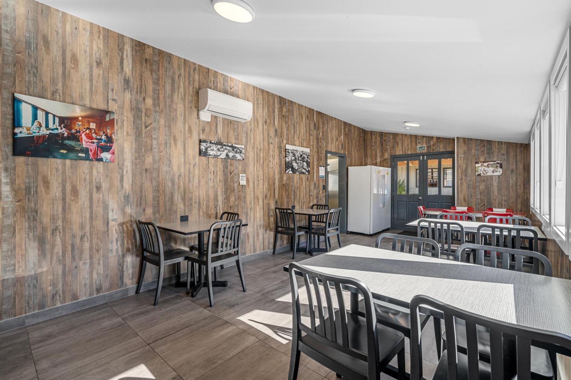 Tasman Holiday Parks - כרייסטצ'רץ' מראה חיצוני תמונה The dining room at the hostel