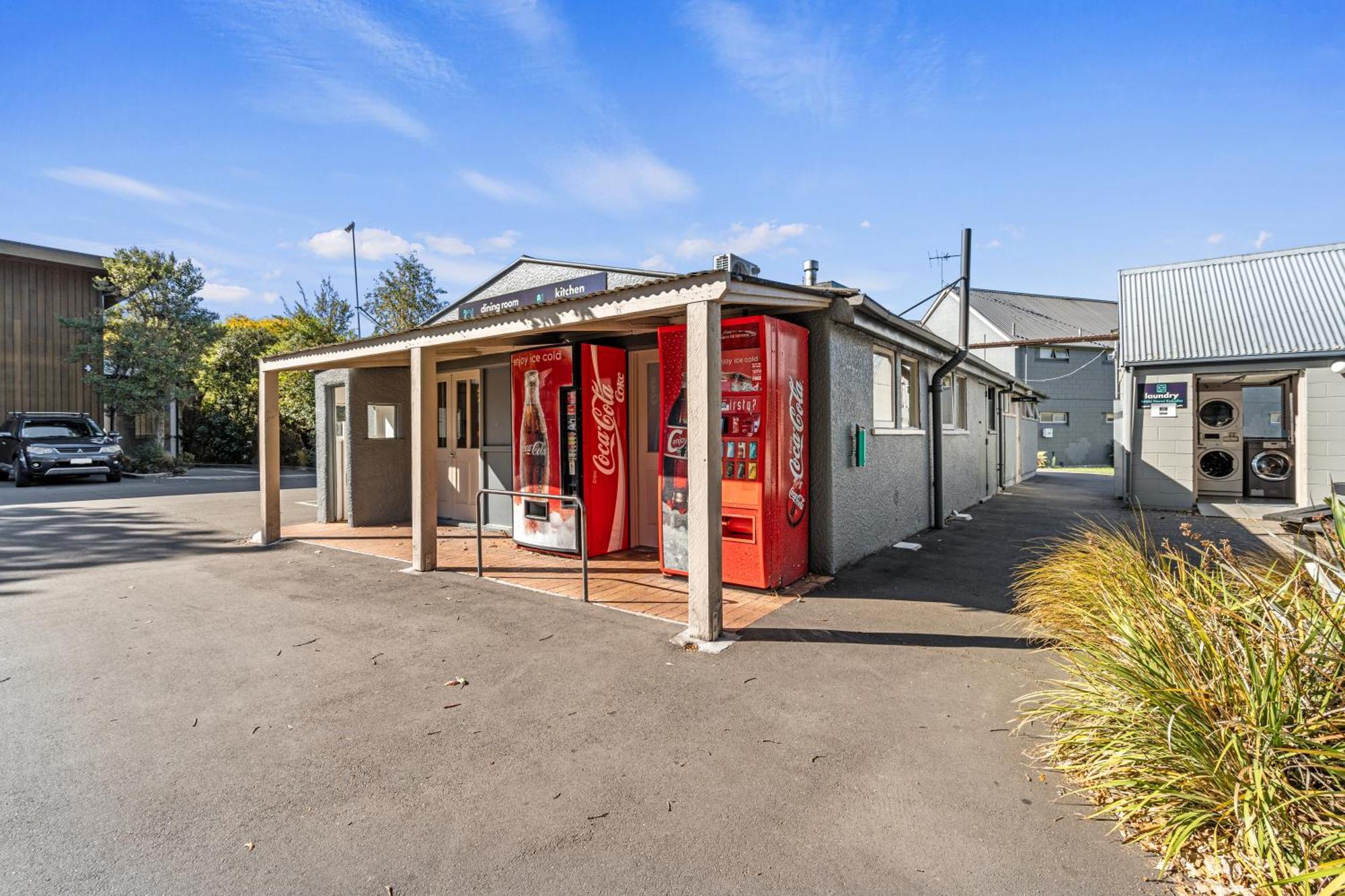 Tasman Holiday Parks - כרייסטצ'רץ' מראה חיצוני תמונה The original 1950s vending building