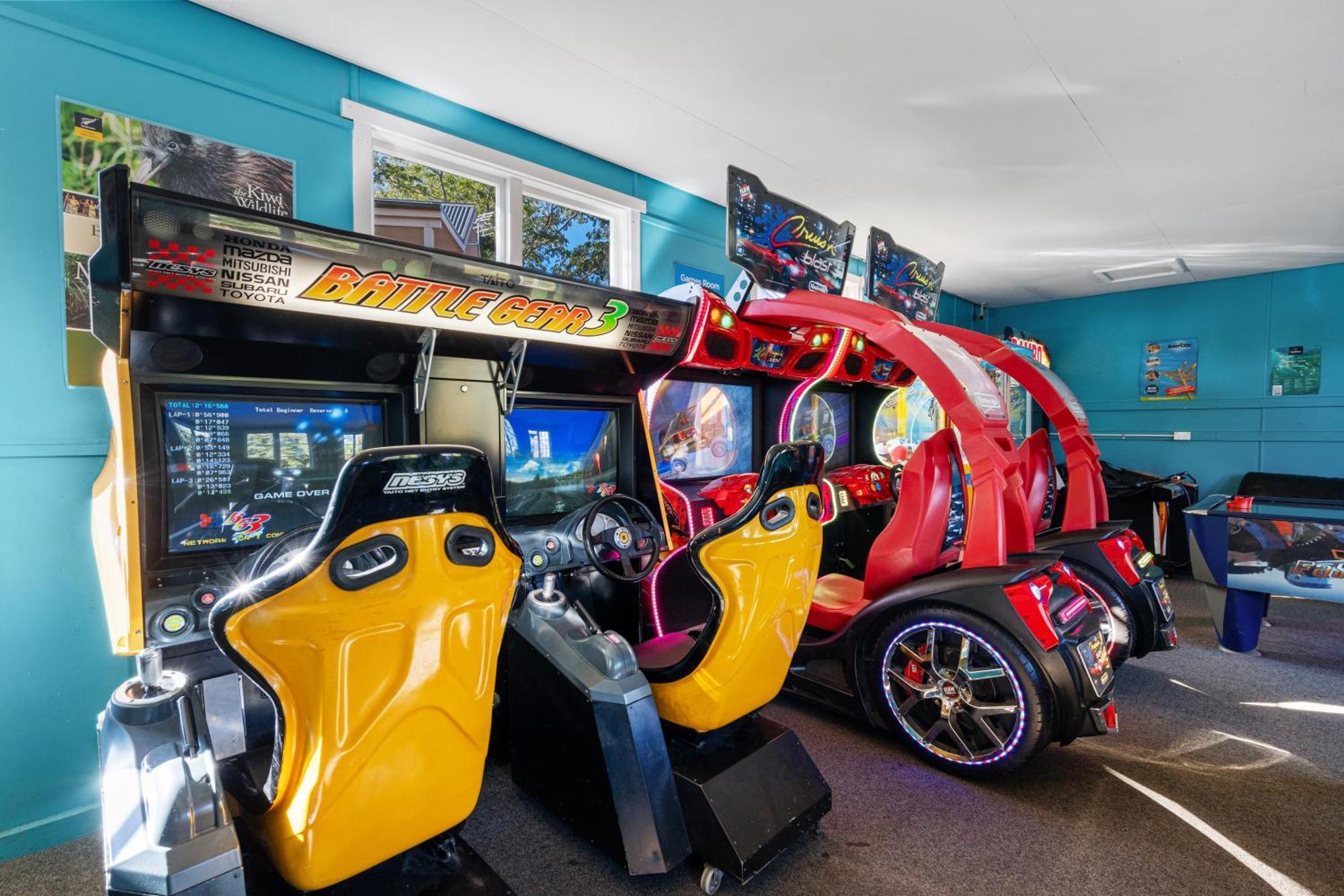 Tasman Holiday Parks - כרייסטצ'רץ' מראה חיצוני תמונה The arcade at the 2014 World of Speed