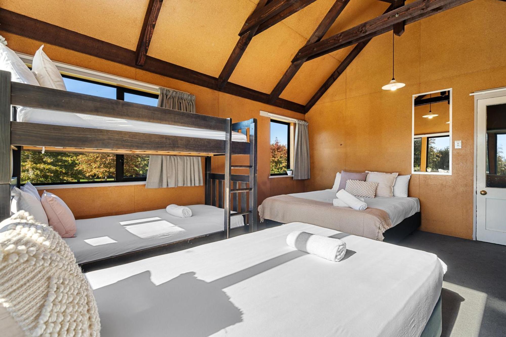 Tasman Holiday Parks - כרייסטצ'רץ' מראה חיצוני תמונה A room at the lodge