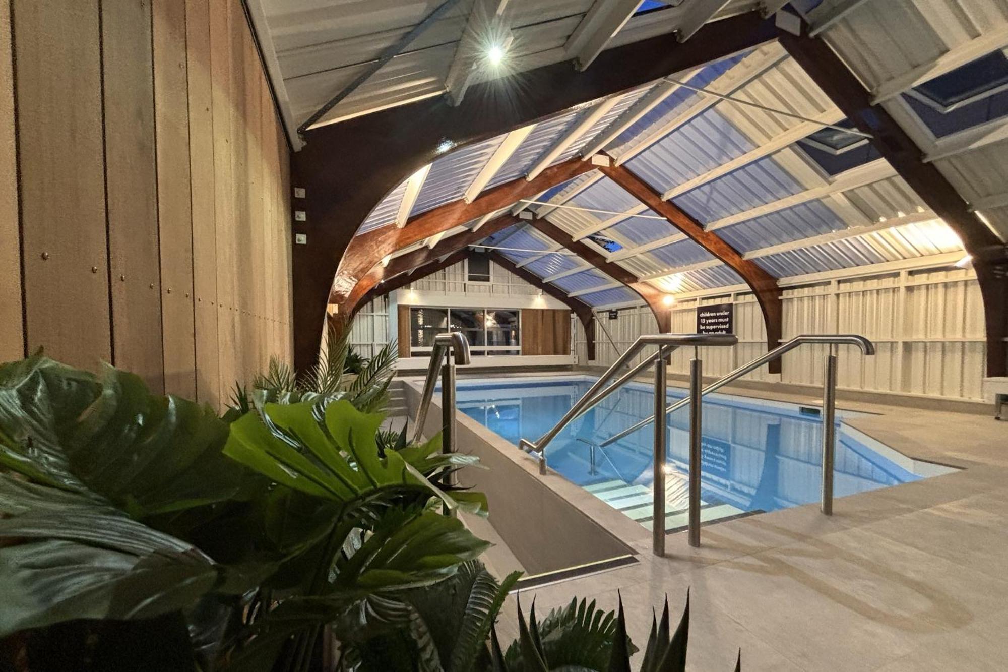 Tasman Holiday Parks - כרייסטצ'רץ' מראה חיצוני תמונה The swimming pool at the new school