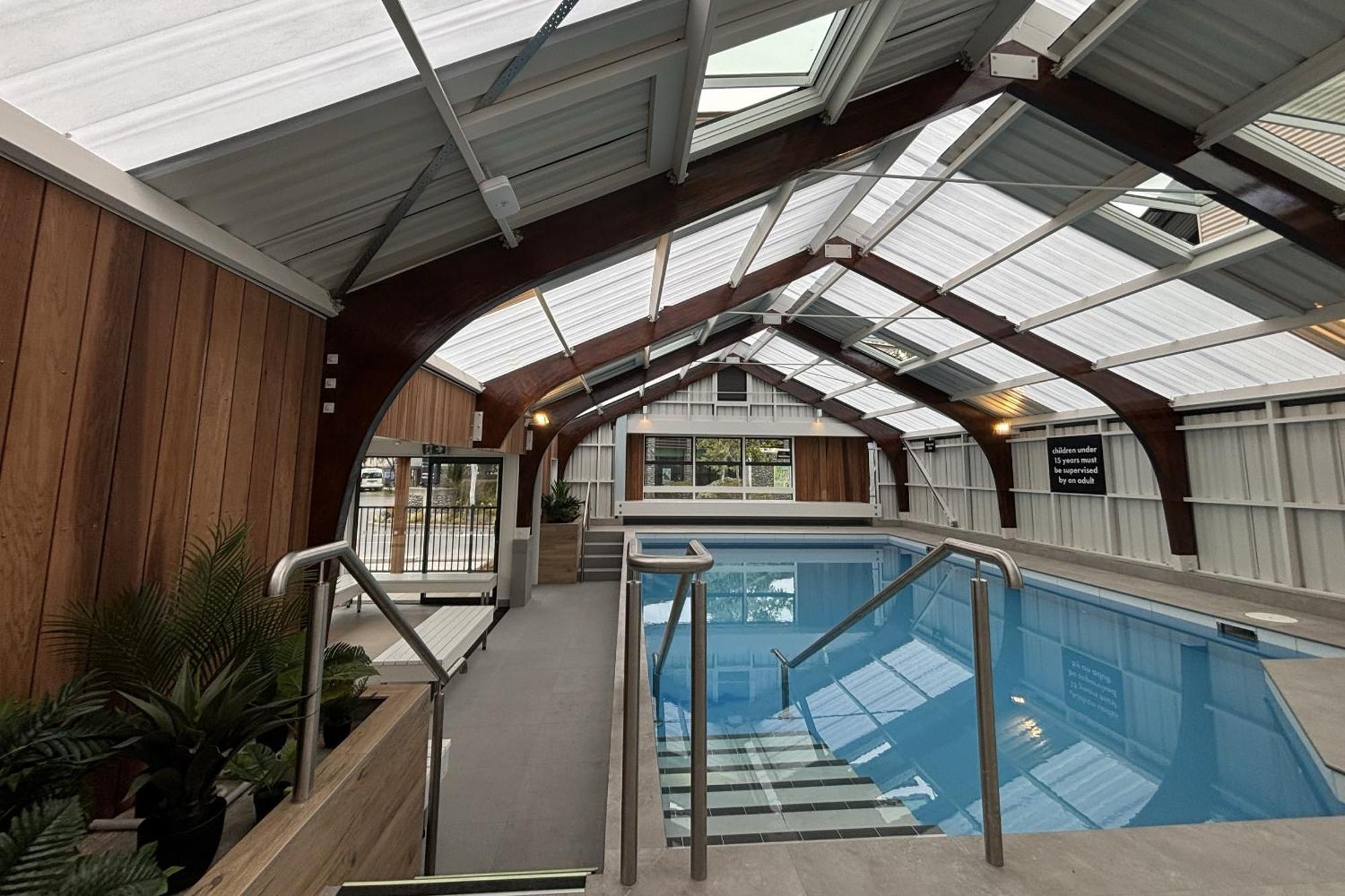 Tasman Holiday Parks - כרייסטצ'רץ' מראה חיצוני תמונה The swimming pool at the National Sports Centre